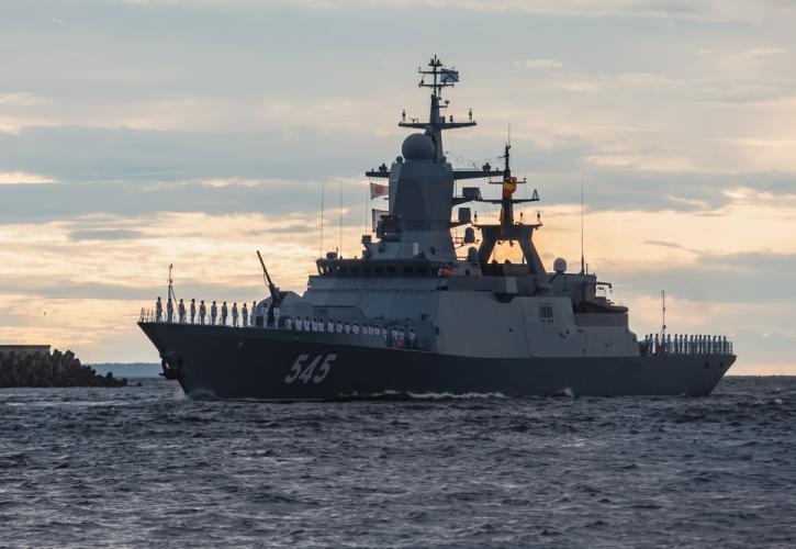 Ουκρανία: Σοβαρές υλικές ζημιές στη ναυαρχίδα του ρωσικού στόλου της Μαύρης Θάλασσας μετά από πυρκαγιά