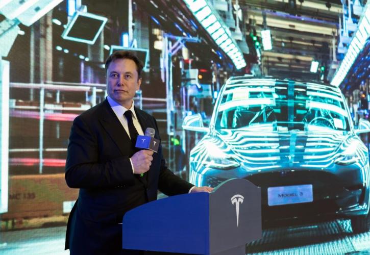 Αψηφά την κρατική απαγόρευση ο Μασκ - Άνοιξε το εργοστάσιο της Tesla