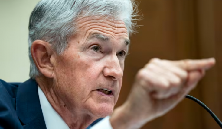 Πάουελ: Η Fed δεν δεν θα περιμένει μέχρι ο πληθωρισμός να φτάσει στο 2% για να μειώσει τα επιτόκια