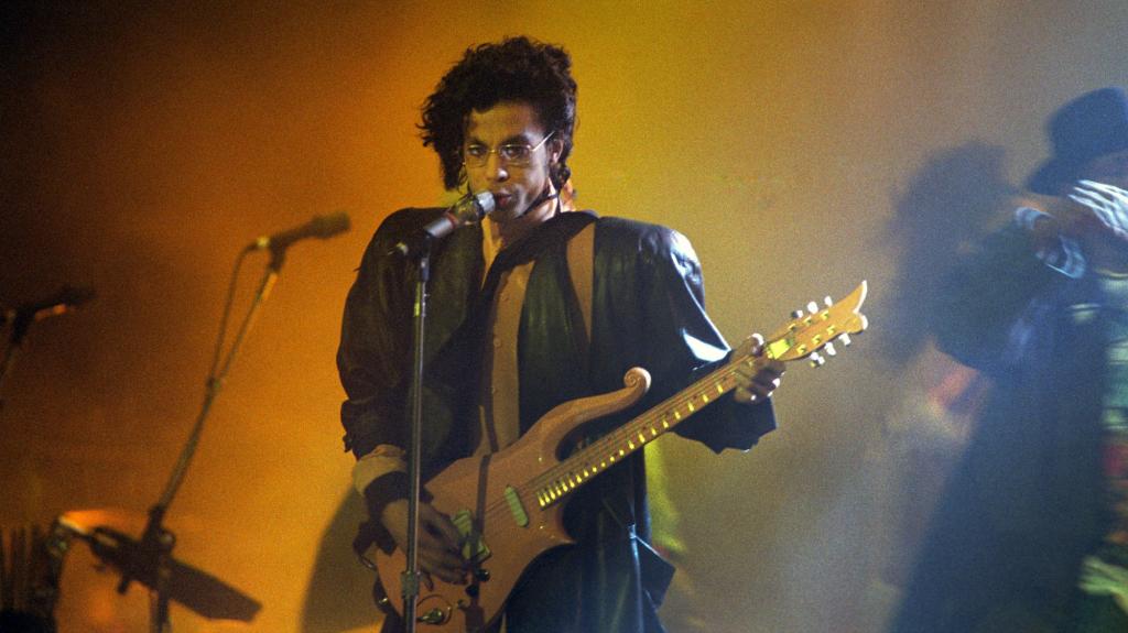 Η θρυλική ηλεκτρική κιθάρα «Cloud 3» του Prince μόλις πουλήθηκε για ποσό ρεκόρ