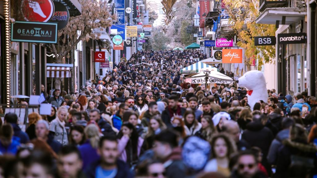 Με πόσους μισθούς αγοράζετε ένα σπίτι στην Ελλάδα