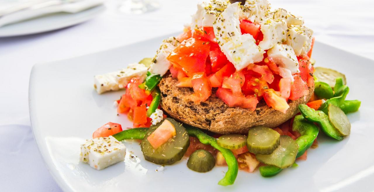 Ο ντάκος η καλύτερη σαλάτα στον κόσμο: 8 ελληνικά πιάτα στο διεθνές Top 100