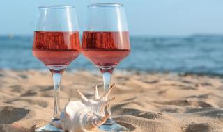 Η Σύρος παράγει 1 από τα 10 καλύτερα ροζέ κρασιά του 2024
