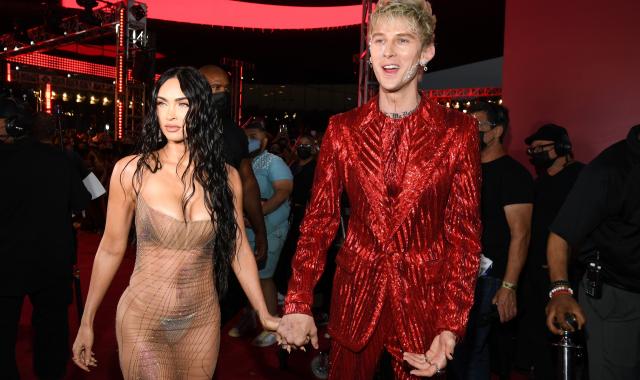 Το δαχτυλίδι αρραβώνων της Megan Fox και του Machine Gun Kelly ρίχνει το internet