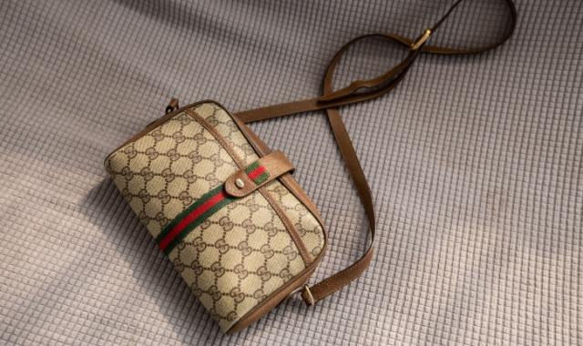 H ζήτηση για τα vintage ρούχα και αξεσουάρ του οίκου Gucci αυξήθηκε κατά 500% το 2022