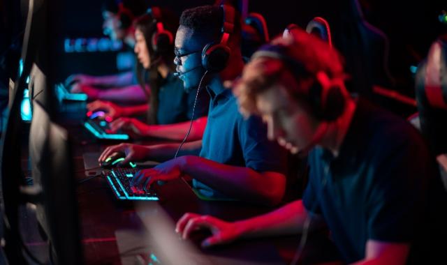 Οι παίκτες των eSports κερδίζουν περισσότερα κι απ' τους ποδοσφαιριστές