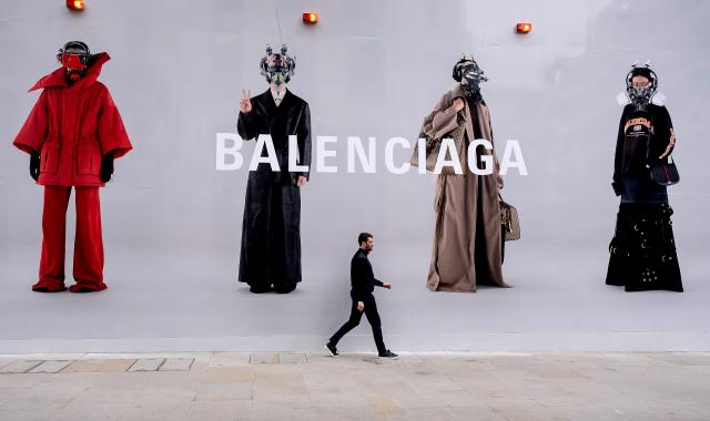 Η Balenciaga γίνεται το πρώτο brand πολυτελείας που εγκαταλείπει το Twitter