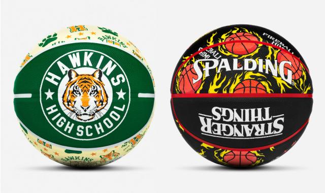 Ένα μονάκι με τις limited edition μπάλες μπάσκετ «Stranger Things» της SPALDING