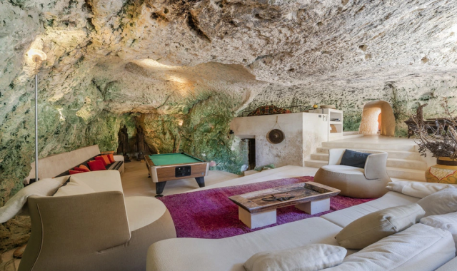 Ζούσατε σε μια σπηλιά; Αν ήταν μια υπόσκαφη βίλα 3,97 εκατ. ευρώ στη Μαγιόρκα...