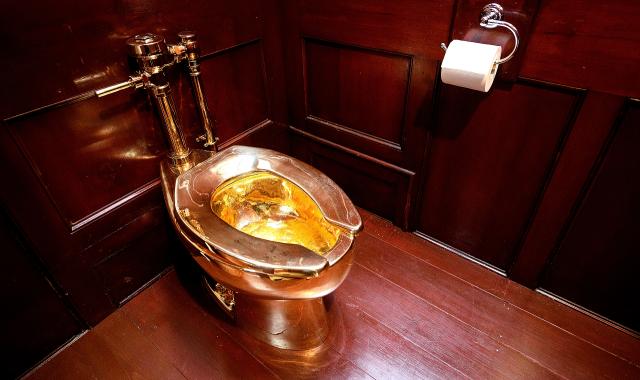 Η αστυνομία ξέρει ποιος έκλεψε τη διάσημη χρυσή τουαλέτα που προσφέρθηκε στον Τραμπ