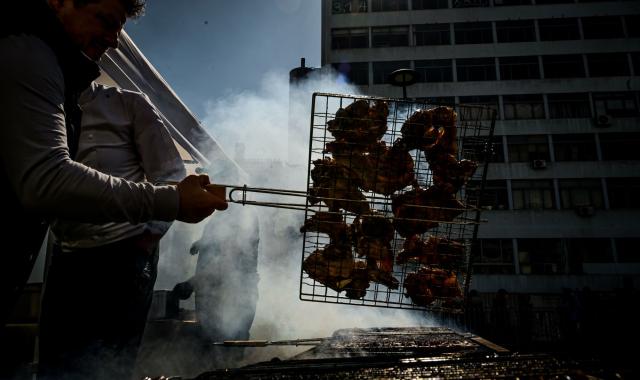 Τι είναι η Τσικνοπέμπτη και γιατί γιορτάζουμε