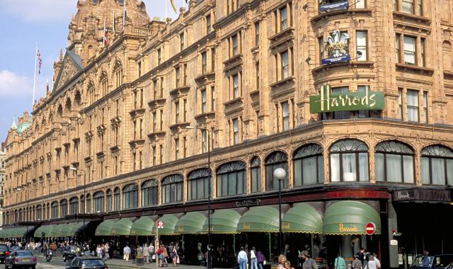 Harrods: Νοικιάζει φορέματα των €850 με μόλις €16